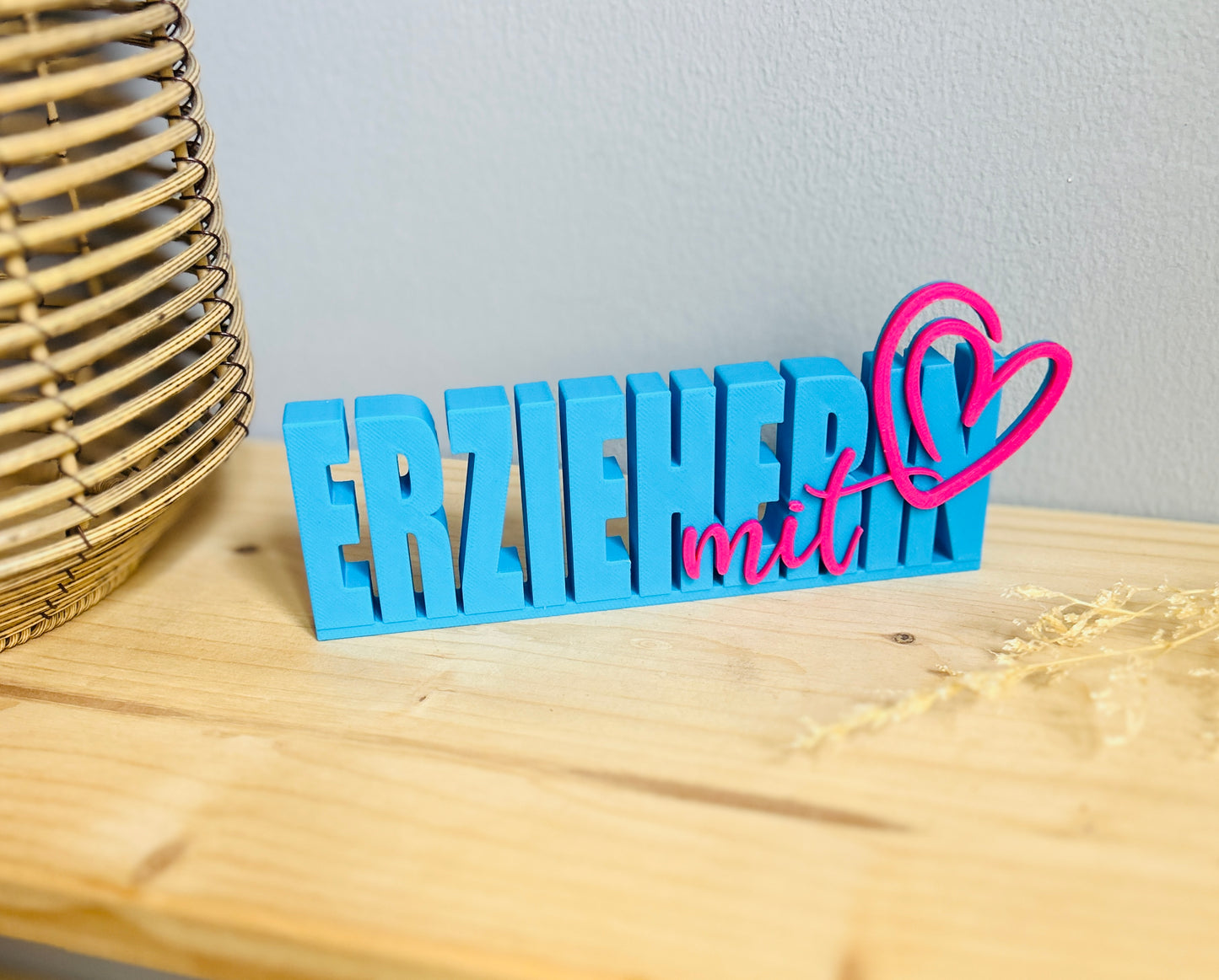 3D-gedrucktes Schild „Erzieherin mit Herz“ | Geschenk für Erzieherin | Personalisierte Deko | Verschiedene Farben | 16x5 cm